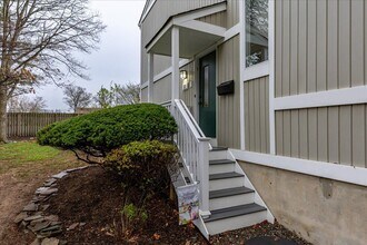 51 Gordon Way in Princeton, NJ - Building Photo - Building Photo