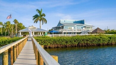 100 61st St E in Palmetto, FL - Foto de edificio - Building Photo