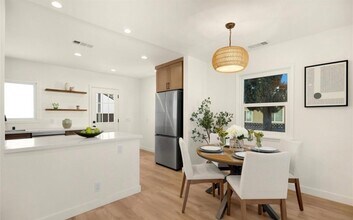 15788 Cobalt St in Los Angeles, CA - Foto de edificio - Building Photo