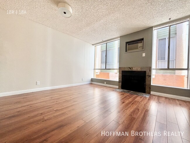 1225 N Cherokee Ave, Unit 207 in Los Angeles, CA - Foto de edificio - Building Photo