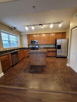 1 Itasca Pl, Unit TWO BEDS in Itasca, IL - Building Photo