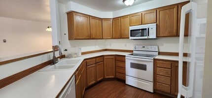 725 115th St SW in Everett, WA - Foto de edificio - Building Photo