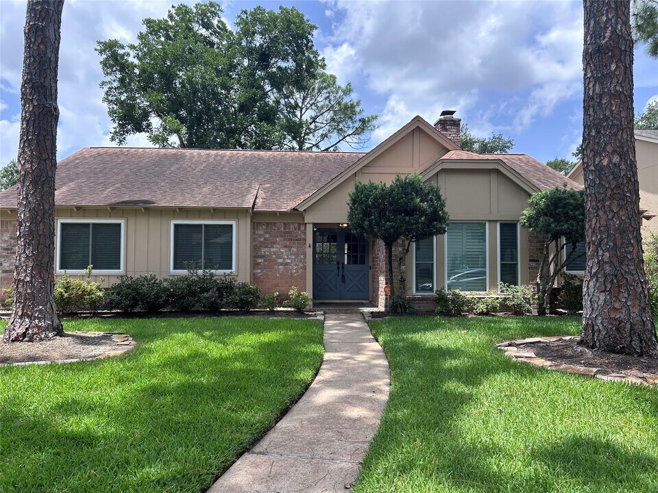 2827 Fontana Dr in Houston, TX - Building Photo