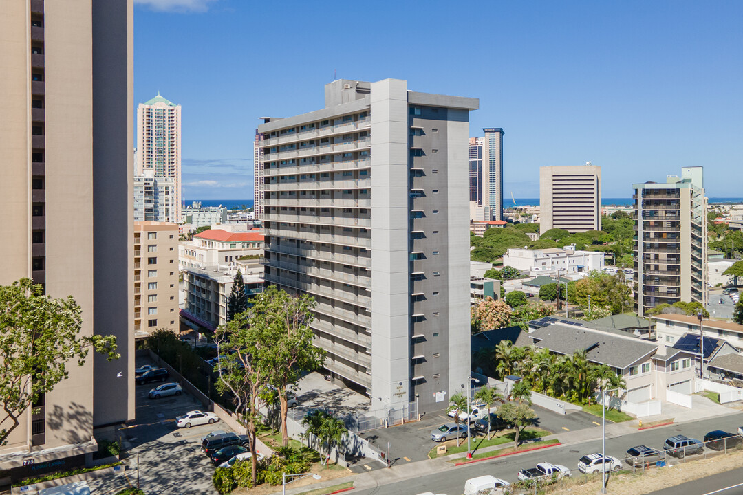 Hale o Pumehana in Honolulu, HI - Building Photo