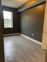 617 Founders Dr in Kissimmee, FL - Foto de edificio - Building Photo