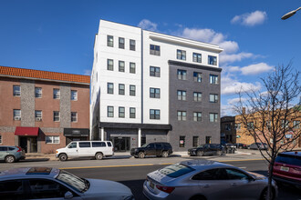 425 Avenue C in Bayonne, NJ - Building Photo - Building Photo