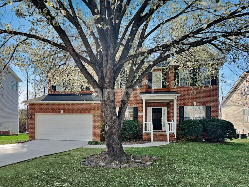 2286 Rothwood Acres Rd in Greensboro, NC - Building Photo