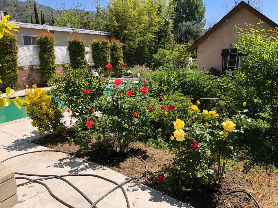 1054 E Providencia Ave, Unit #B in Burbank, CA - Building Photo