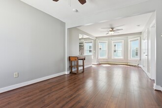 93 N Orchard St in Wallingford, CT - Foto de edificio - Building Photo