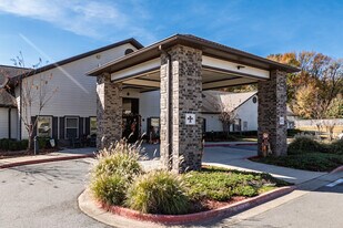 The Manor and Cottages at the Manor Arkansas Benton location in Benton, AR - Building Photo