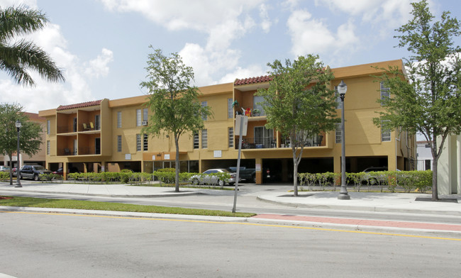 Green Tree Apartments in Miami, FL - Building Photo - Building Photo