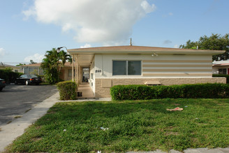 1260 NE 136th Ter in North Miami, FL - Building Photo - Building Photo