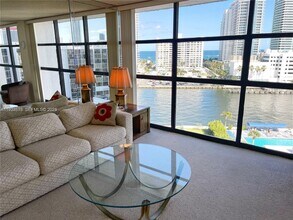 600 Parkview Dr in Hallandale Beach, FL - Building Photo - Building Photo