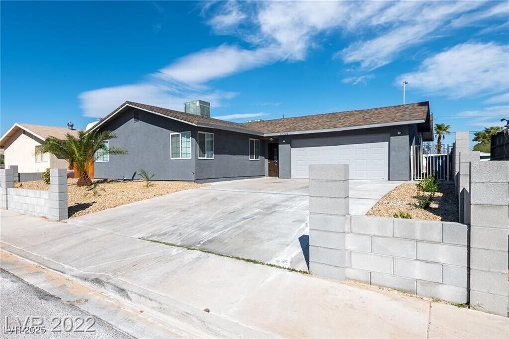 6420 W Alomar Ave in Las Vegas, NV - Building Photo