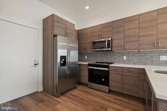 5545 Pulaski Ave, Unit 304 in Philadelphia, PA - Foto de edificio - Building Photo