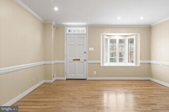 568 N St Asaph St, Unit 612 in Alexandria, VA - Building Photo - Building Photo