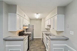 Hampton House in Jackson, MS - Building Photo