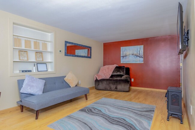 4751 Old Airport Rd in Fairbanks, AK - Building Photo - Building Photo