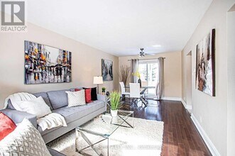 106 Woodfern Dr in Toronto, ON - Building Photo - Building Photo