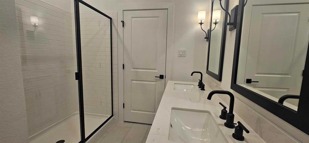 8423 Bay Rdg Cir in Baytown, TX - Building Photo