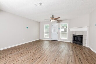 848 Meadowlark Dr in Saginaw, TX - Building Photo - Building Photo