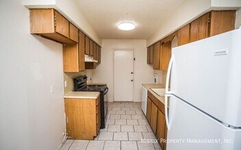 8208 Vernon Ave, Unit A in Lubbock, TX - Foto de edificio - Building Photo