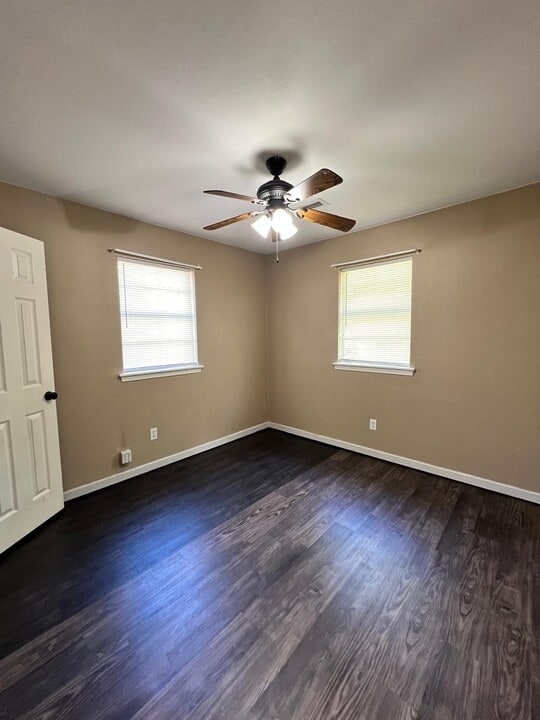 1502 White Rd in Springdale, AR - Foto de edificio