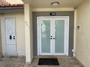 881 SW 104th Ct in Miami, FL - Building Photo - Building Photo