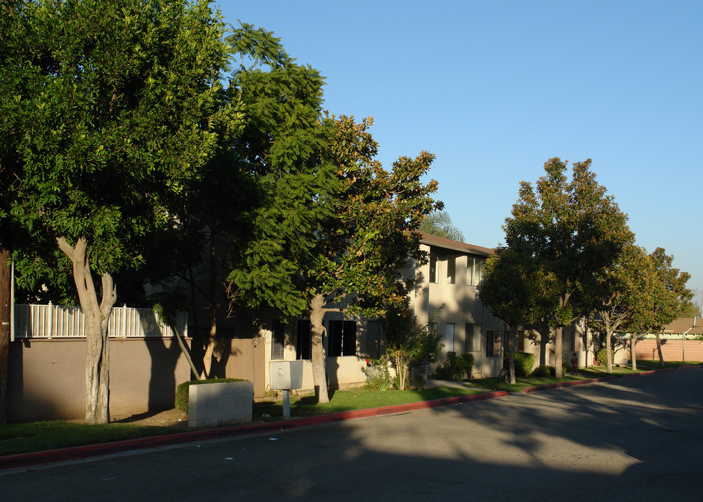 209 N Buena Vista Ave in Corona, CA - Building Photo