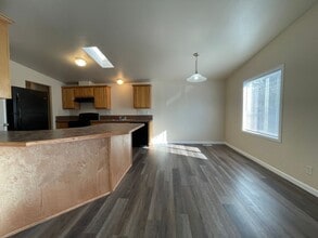 2327 108th St E in Tacoma, WA - Foto de edificio - Building Photo