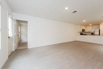 325 Woodland Hills Dr in Conroe, TX - Building Photo - Building Photo