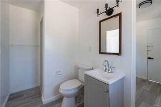 17955 Cantara St in Los Angeles, CA - Building Photo - Building Photo