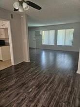 Canyon Gardens in Sherman Oaks, CA - Building Photo - Building Photo