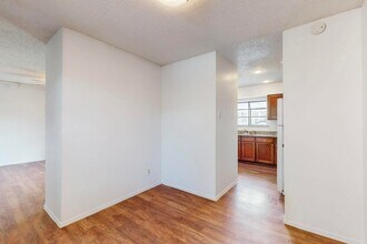 5335 Bent Tree Forest Dr, Unit 297 in Dallas, TX - Foto de edificio - Building Photo