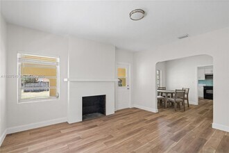 27 NW 21st St in Homestead, FL - Building Photo - Building Photo