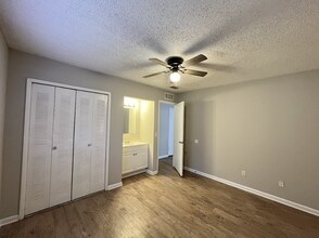 5324 Westchase Ct, Unit 5324 Westchase Ct Unit 2 in Jacksonville, FL - Foto de edificio - Building Photo