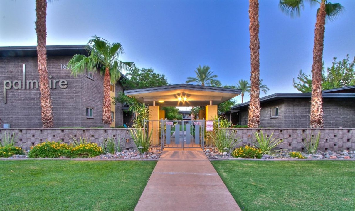 Squire Apartments in Phoenix, AZ - Building Photo