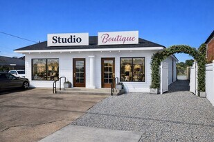 304 Lockwood Dr in Houston, TX - Building Photo