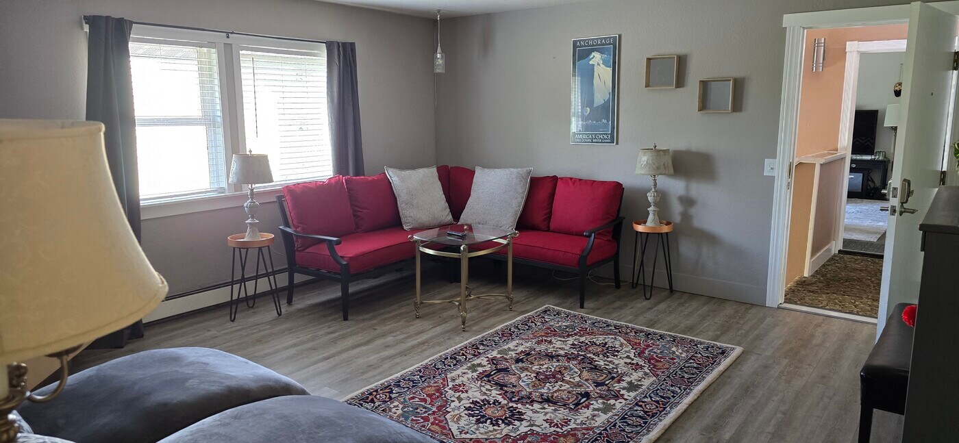 1208 Denali St, Unit 2 in Anchorage, AK - Foto de edificio