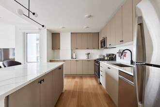 1b Marshall Dr in Hoboken, NJ - Foto de edificio - Building Photo