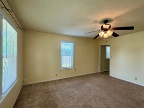 236 Maynard Ave in Haysville, KS - Building Photo - Building Photo