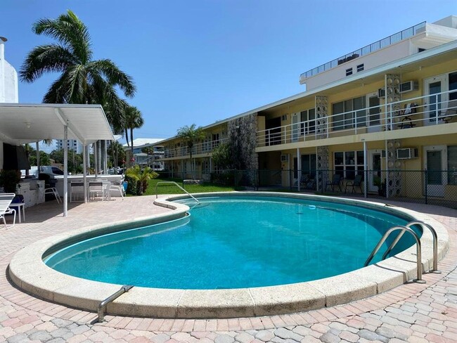 1110 N Riverside Dr, Unit 30 in Pompano Beach, FL - Foto de edificio - Building Photo