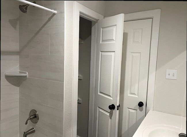 property at 618 E 40th St