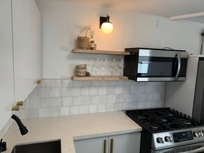 1653 1/2 Bayview Dr, Unit 1 Bed - 1 Bath in Hermosa Beach, CA - Building Photo - Building Photo