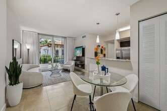 Gran Vista at Doral in Doral, FL - Foto de edificio - Building Photo
