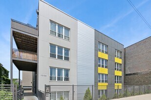 1708 W Cermak Rd in Chicago, IL - Building Photo