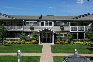 72 Mt Vernon Ave in East Patchogue, NY - Building Photo