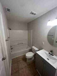 698 Timberwood Cir E in Tallahassee, FL - Building Photo - Building Photo