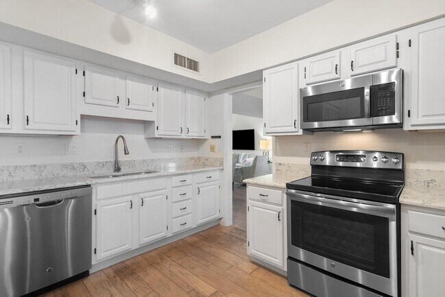 16940 Bay St in Jupiter, FL - Building Photo - Building Photo