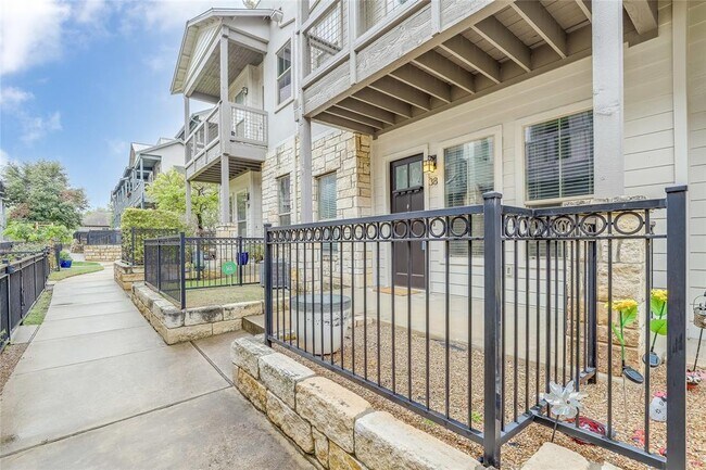 property at 2520 Bluebonnet Ln
